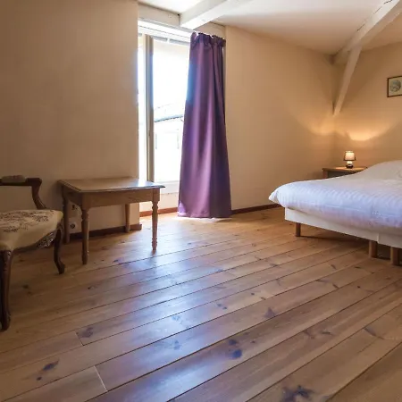 Heritage In Chaleix With Garden Holiday home *